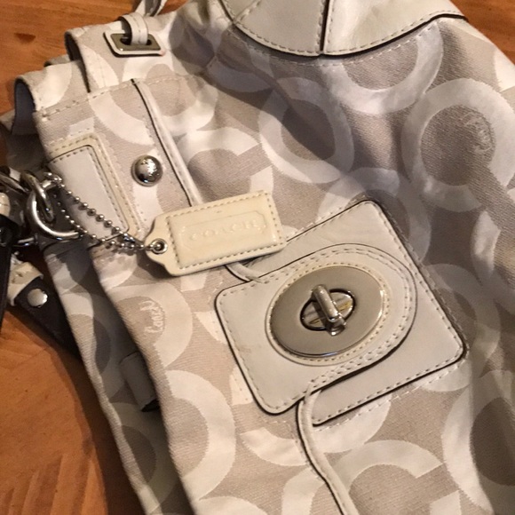 Cream coach shoulder bag - Picture 8 of 8